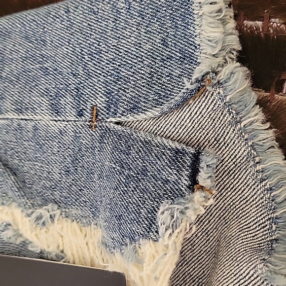 Kendall and Kylie Icon Short 5/27 Distressed Blue Denim Cut off Shorts - Picture 11 of 12